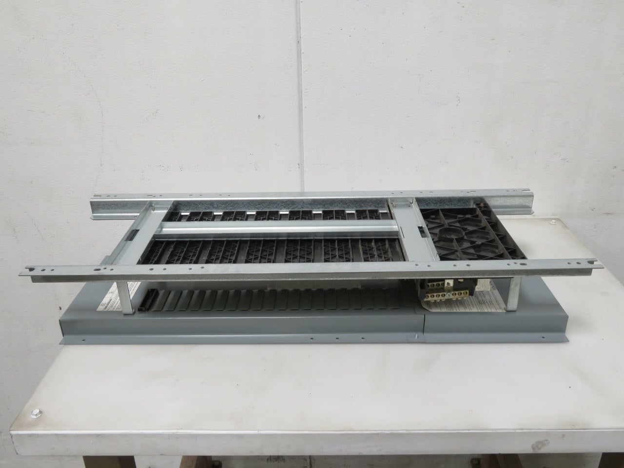 200 Amp, Square D 12199210030280001, Series E2 Panelboard, 240D/120 VAC, 3 phase, 4 Wire - Image 4