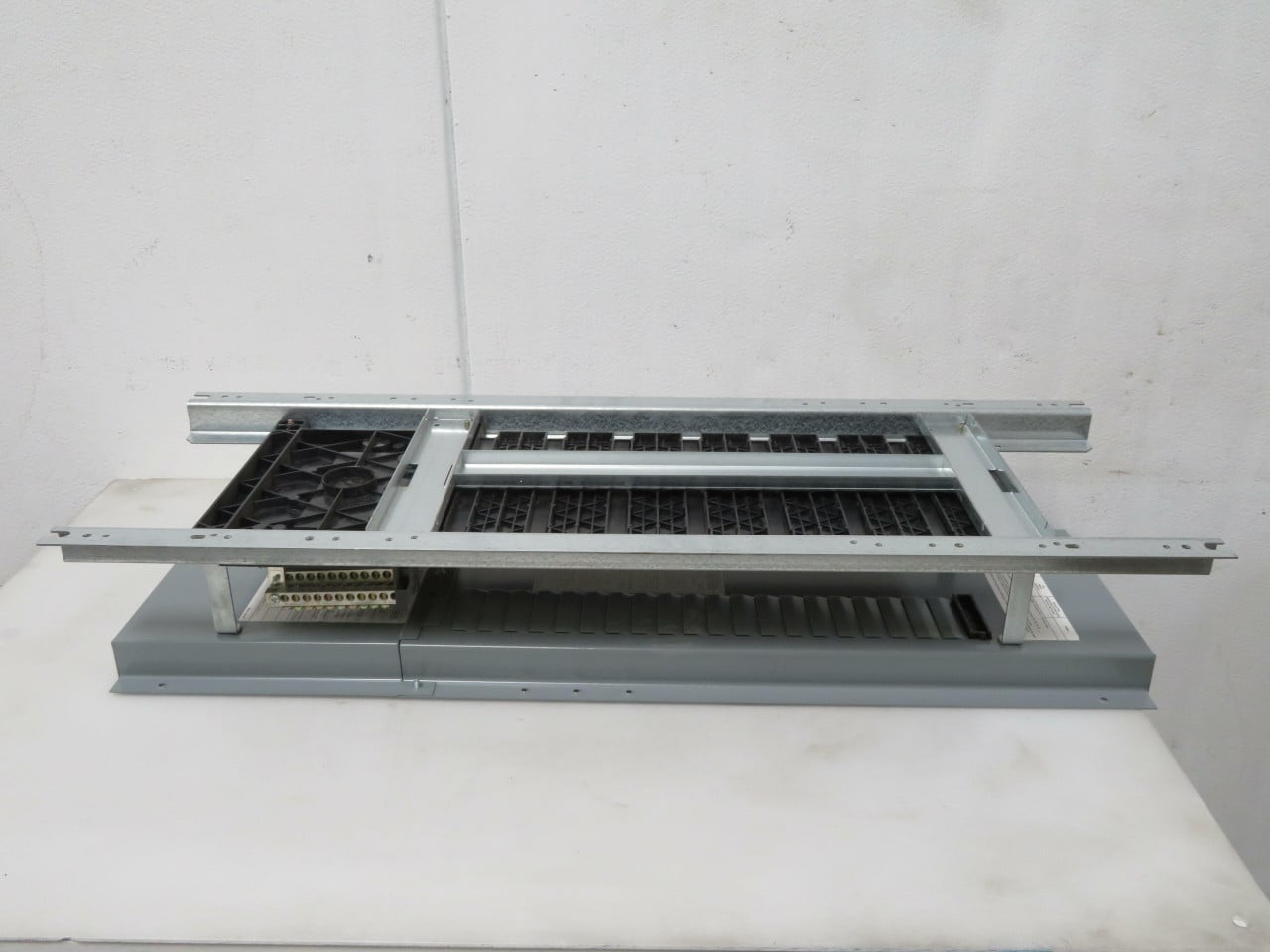 200 Amp, Square D 12199210030280001, Series E2 Panelboard, 240D/120 VAC, 3 phase, 4 Wire - Image 6