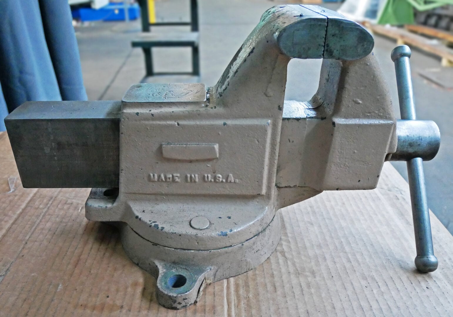 Columbian, 4" Bench Vise, 4" Jaw Width - Image 5