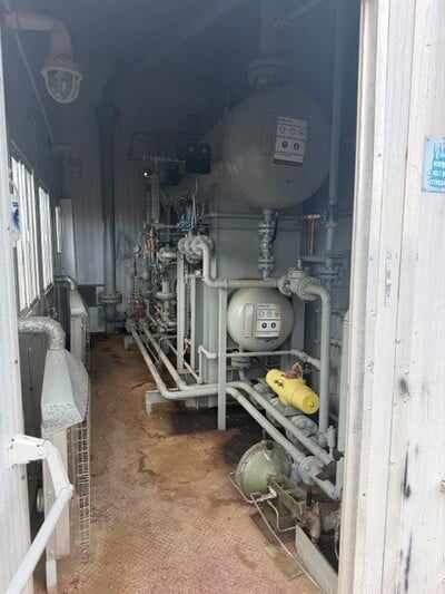 36" x 10' Bromley, sour horizontal separator, 3-phase, 1440 psi, w/ 24" 1650 psi blowcase, skidded, housed - Image 4