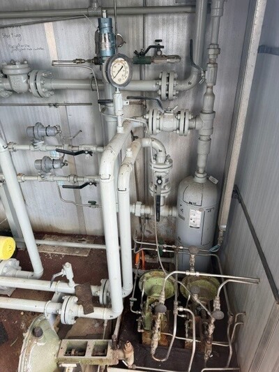 36" x 10' Bromley, sour horizontal separator, 3-phase, 1440 psi, w/ 24" 1650 psi blowcase, skidded, housed - Image 5