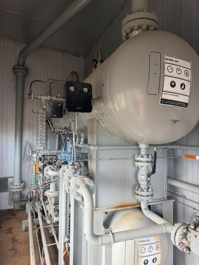 36" x 10' Bromley, sour horizontal separator, 3-phase, 1440 psi, w/ 24" 1650 psi blowcase, skidded, housed - Image 6