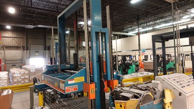 Lantech, automatic pallet stretch wrapper, conveyorized, w/ Signode compression strapping machine, powered - Image 7