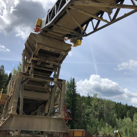 36" wide x 60' long Portable Stacking Conveyor, truss style frame, belt drive, single axle tandem wheel - Image 4