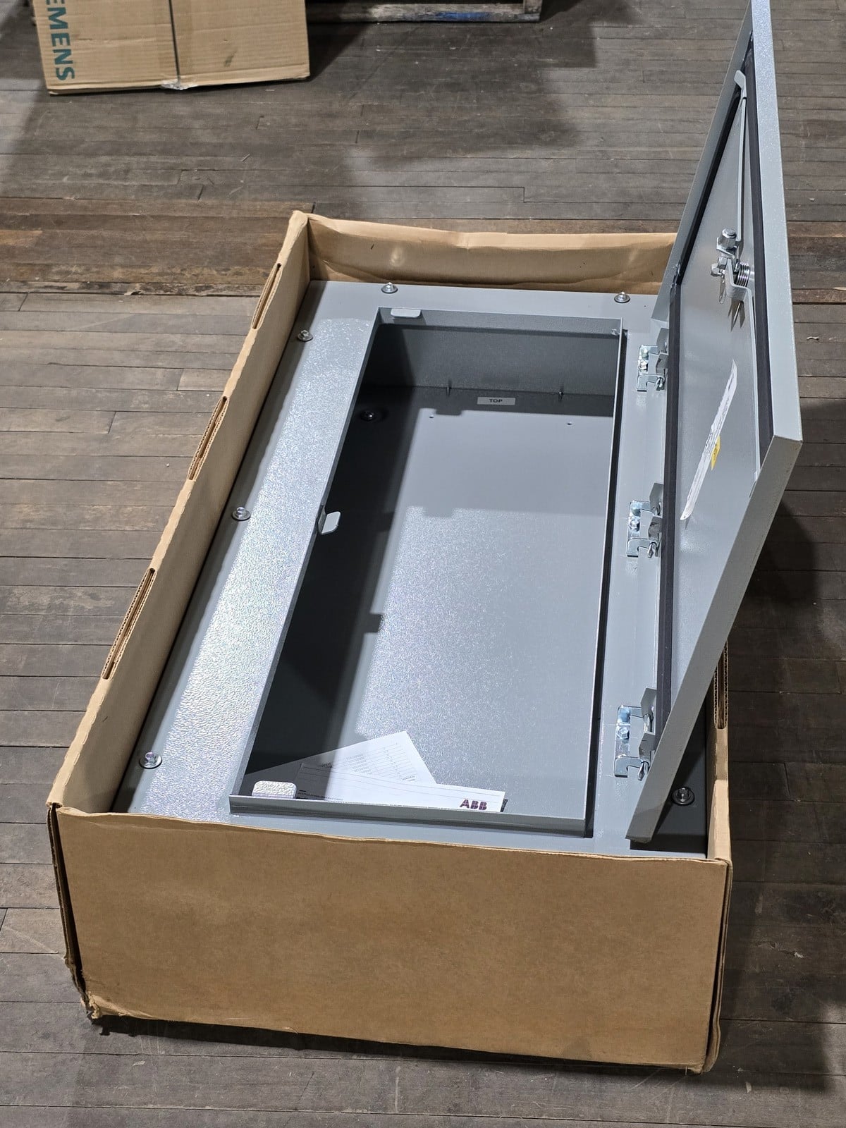 ABB #AB433, ReliaGear Lighting Panelboard Enclosure, Nema 3R, 225A, new - Image 3