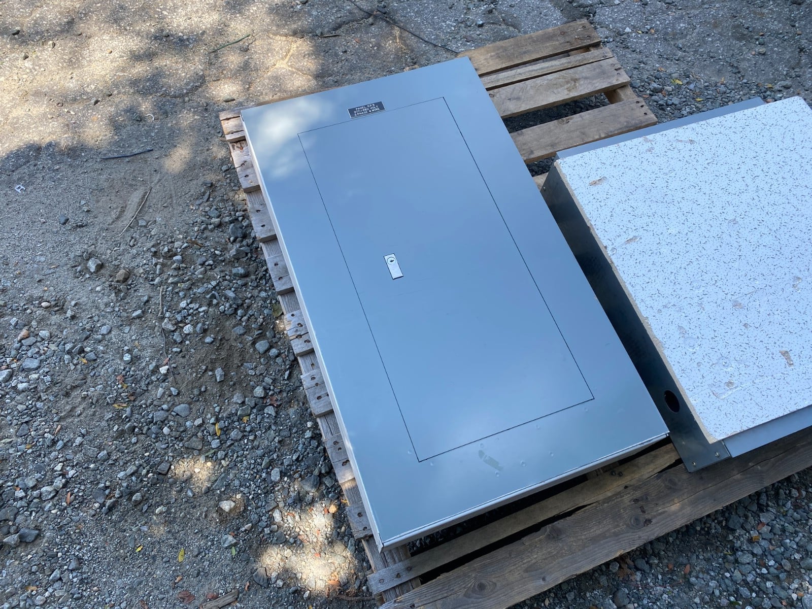 225 Amp. Square D #NEHB-94637-549, Panelboard, 277/480 Volts, 3 phase, 4W, 30 Space, Type 1, w/ EHB34040 - Image 4