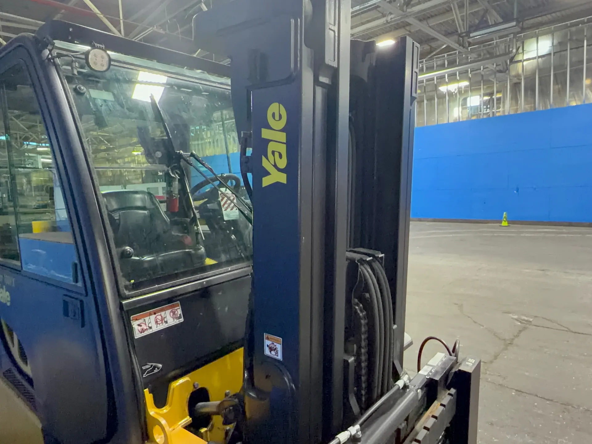 9600 lb. Yale #GLP100VXNKHE088, Propane Forklift, 6" x 71" forks, 163" lift height, 86" mast height, solid - Image 5