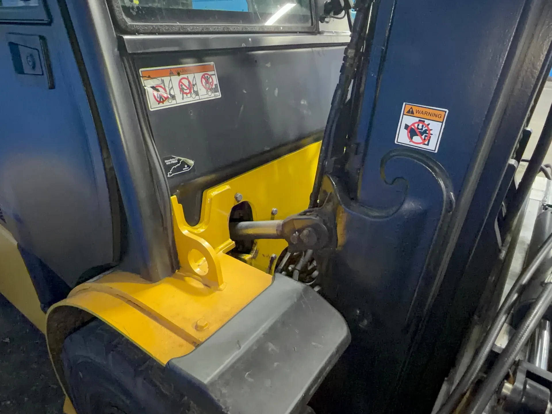 9600 lb. Yale #GLP100VXNKHE088, Propane Forklift, 6" x 71" forks, 163" lift height, 86" mast height, solid - Image 6