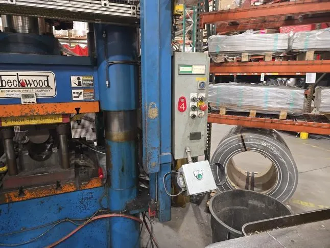 800 Ton, Beckwood #800-30-38, 4 post hydraulic press, 30" x 38" bed, 12" stroke, 11" shut height, 23" - Image 3