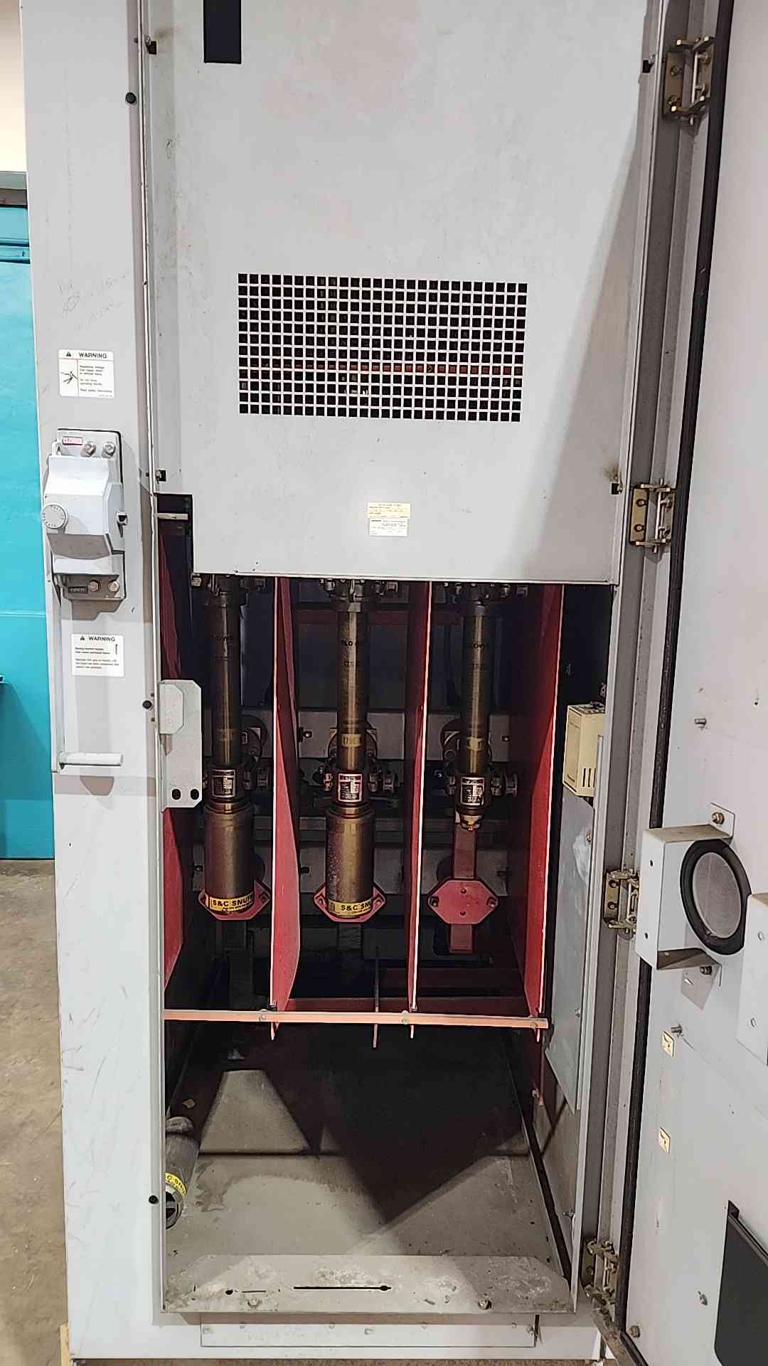 600 Amps, Siemens Type QR, metal enclosed outdoor switchgear, 15 KV - Image 5