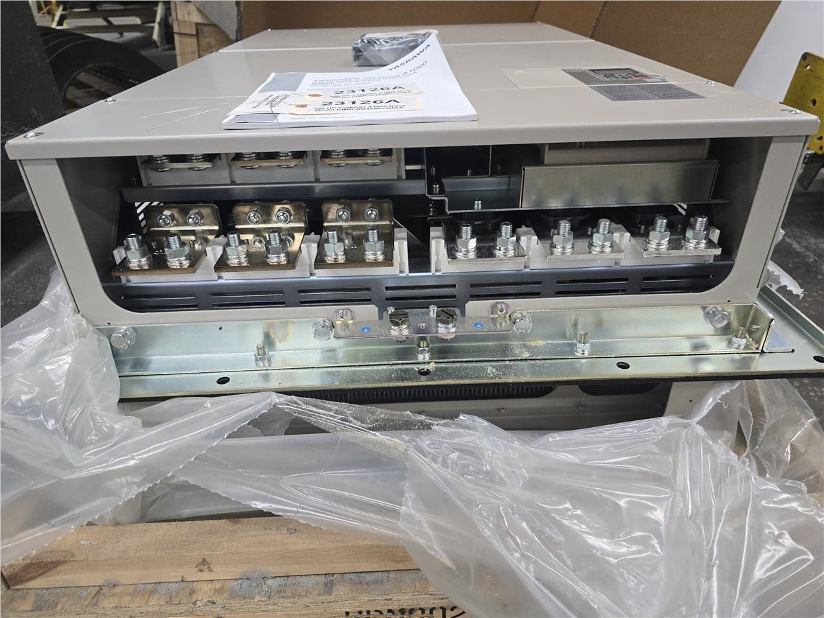 500 HP Yaskawa #CIMR-AU4A0675UAA, A1000 AC drive, 675 amps, 480 Volts, 3 phase - Image 4