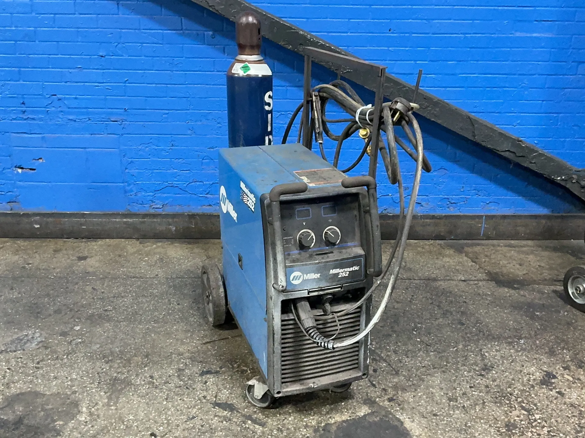 Miller #Millermatic-252, welder, 200 Amps, 7.5 KW, 230 V., 1 Ph. (2 available) - Image 1