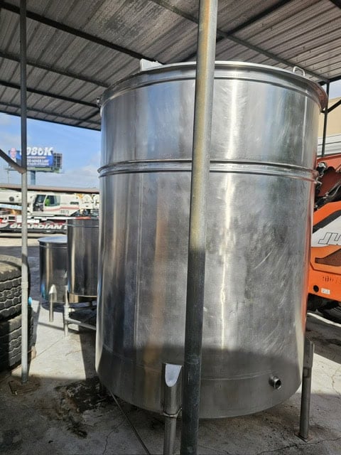 1,000 gallon Tanks USA, 304 Stainless Steel Blend Tank, single shell, vertical, sanitary, 2024 - Image 4