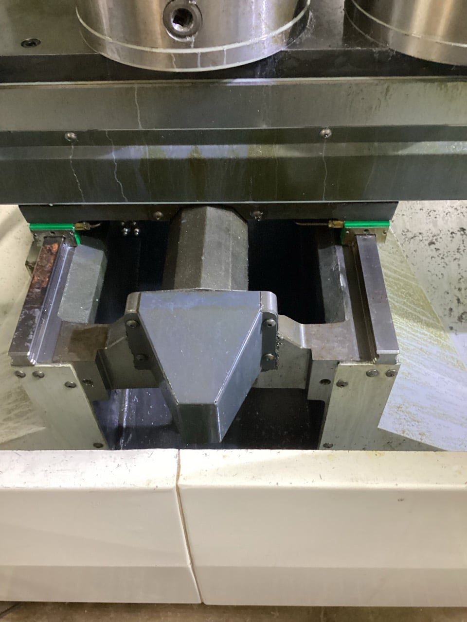 Haas #TM-1P, CNC tool room mill, 30" X, 12" Y, 16" Z, 47.75" x 10.5" table, 6000 RPM, 7.5 HP, CAT 40, 10 - Image 8