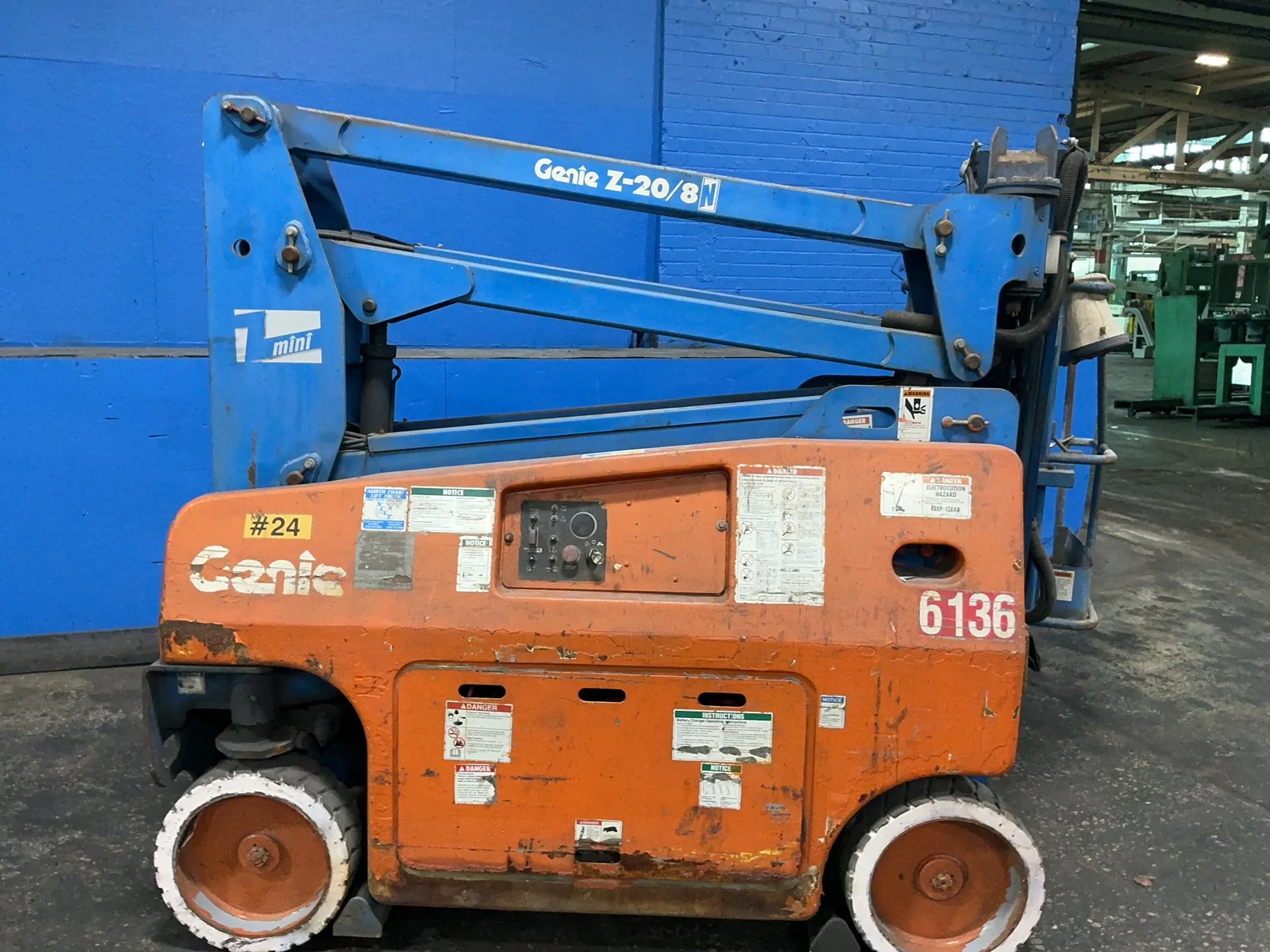 400 lb. Genie #Z-20/8N, boom lift, 30" x 24" x 44" platform, 48 V., 1997 - Image 3