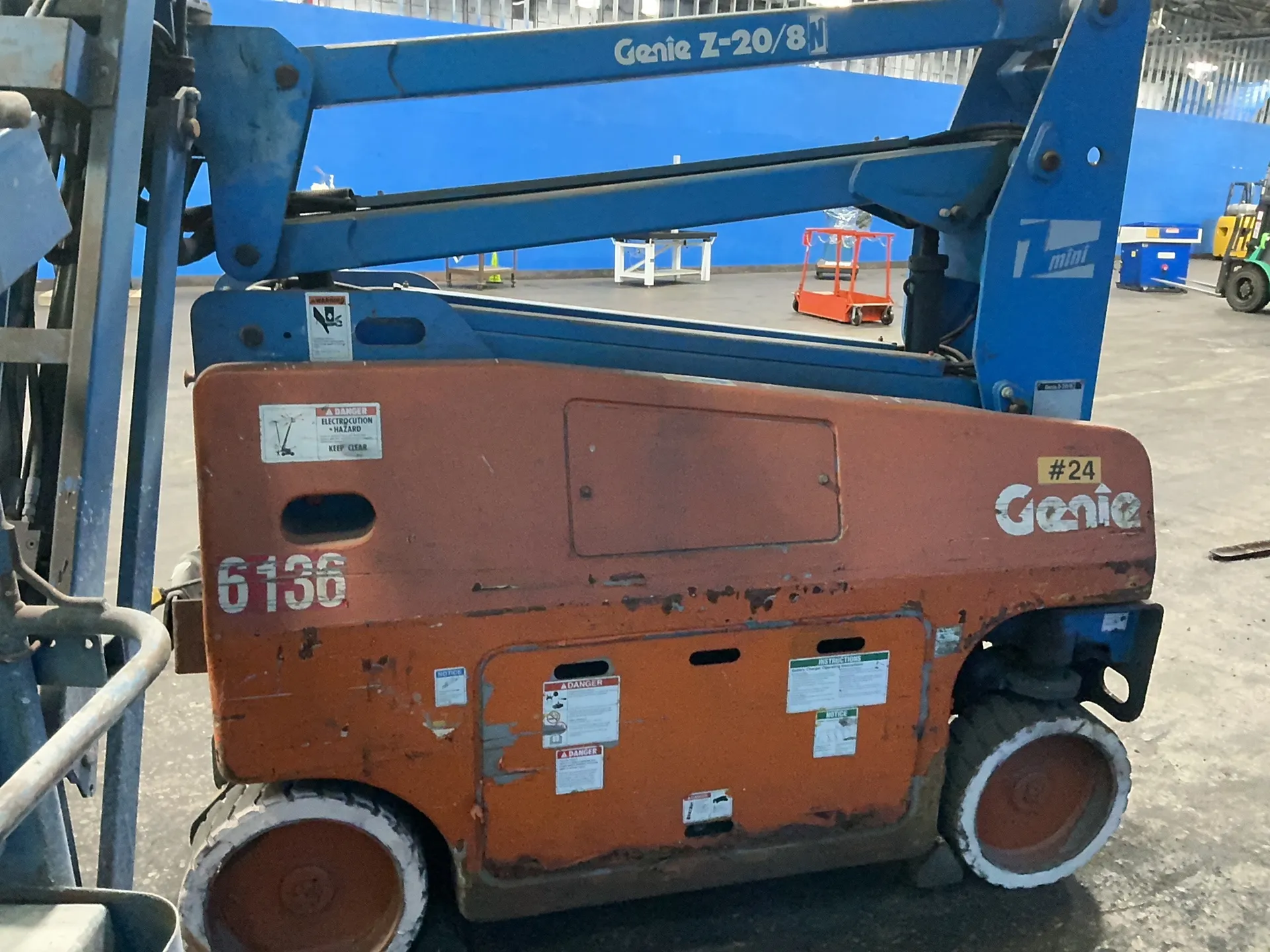 400 lb. Genie #Z-20/8N, boom lift, 30" x 24" x 44" platform, 48 V., 1997 - Image 6