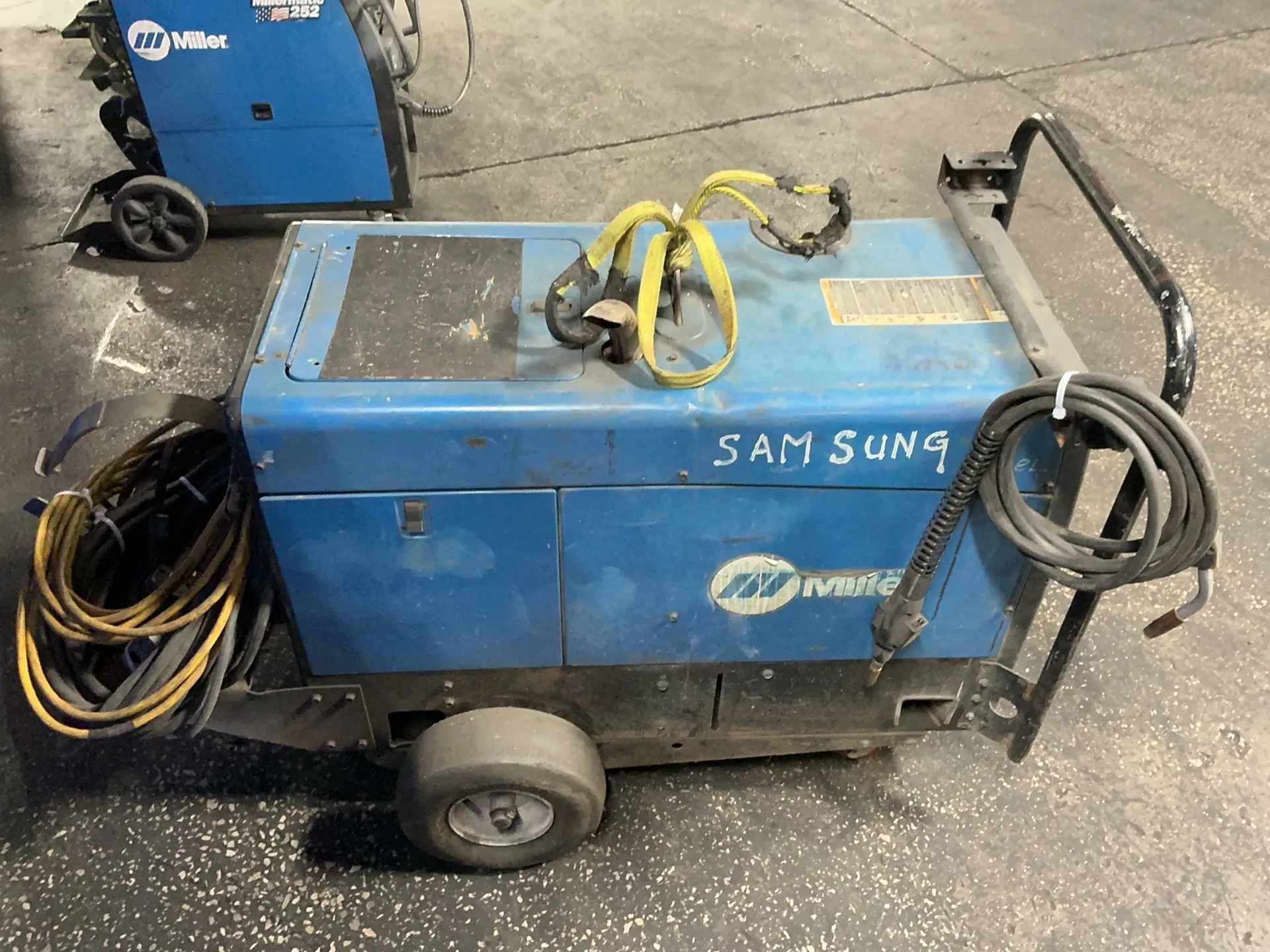 Miller #Bobcat-250, welder/generator, 250 Amps, 10,000 width generator, 10 KW, 1/60/120/240 - Image 3