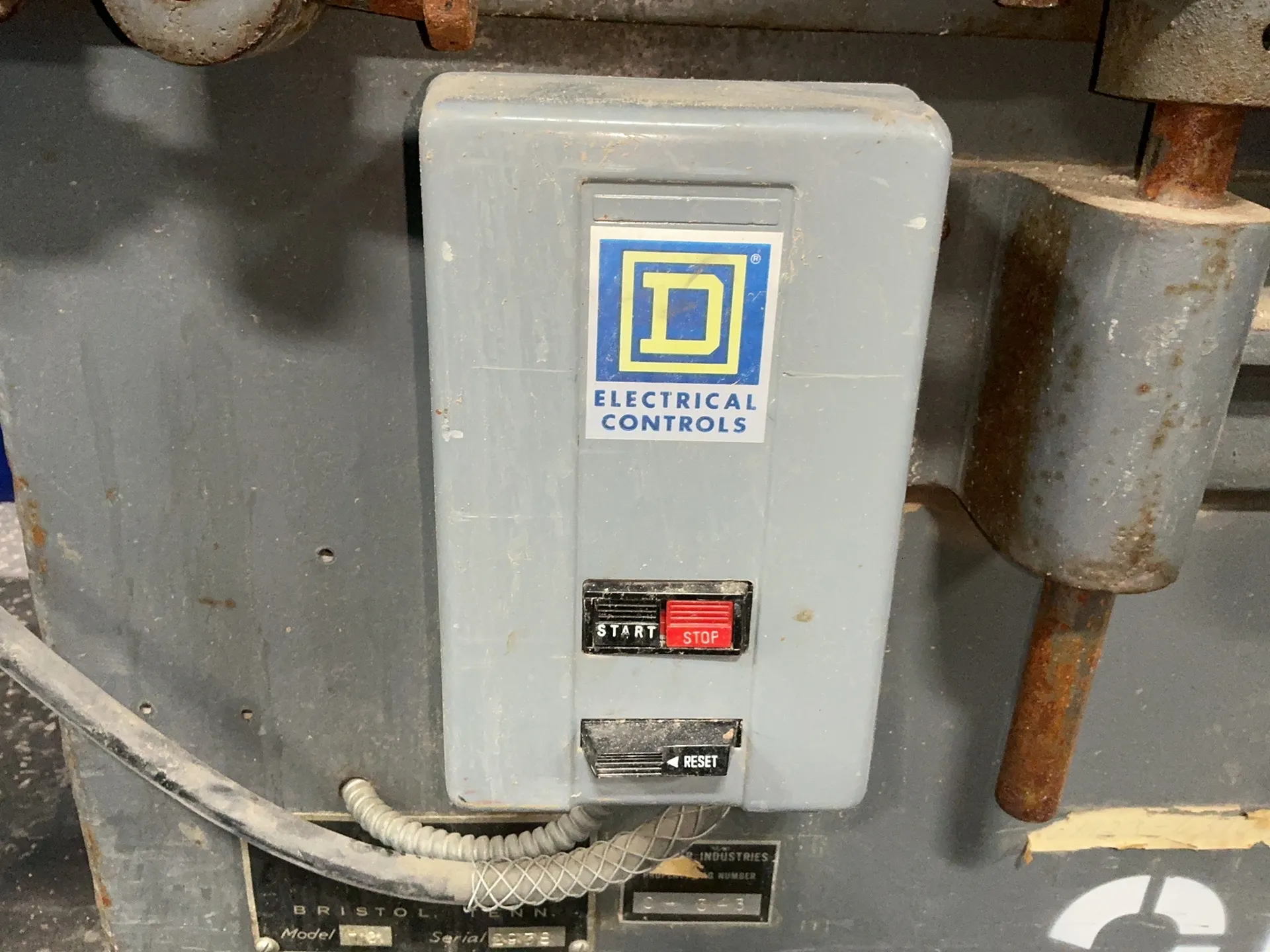 6" Oakley #H6, horizontal belt sander, 7.5" x 37" table, 2 HP, 1730 RPM, 6.2 Amps, 3/50/60/208-220/440 - Image 4