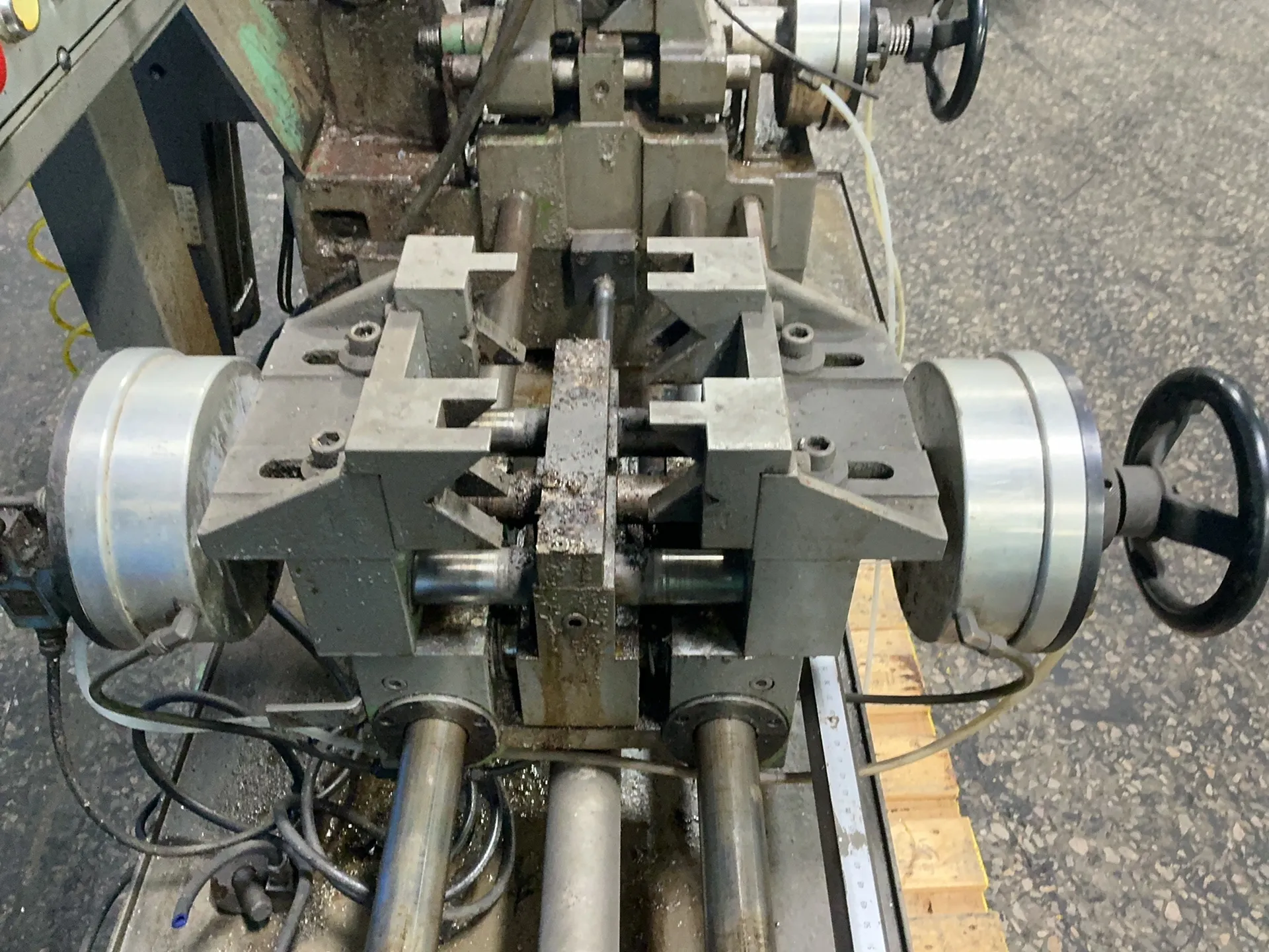 12" Fong Ho #FHC-300A, circular cold saw, 3 HP, 3500 RPM, 220 V., 1995 - Image 6