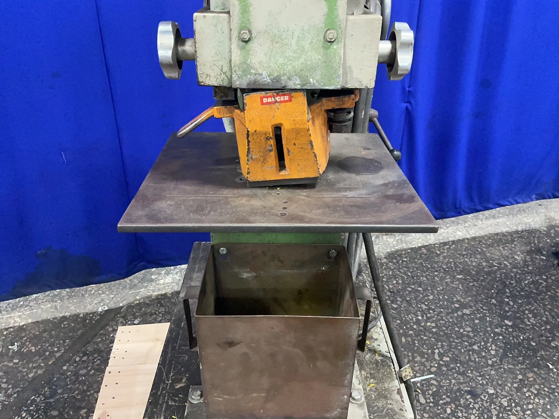 Peddinghaus #Peddiworker-660, ironworker, 66 ton, 13" x 14" table, 13.5" x 15.5" table, foot switch - Image 4