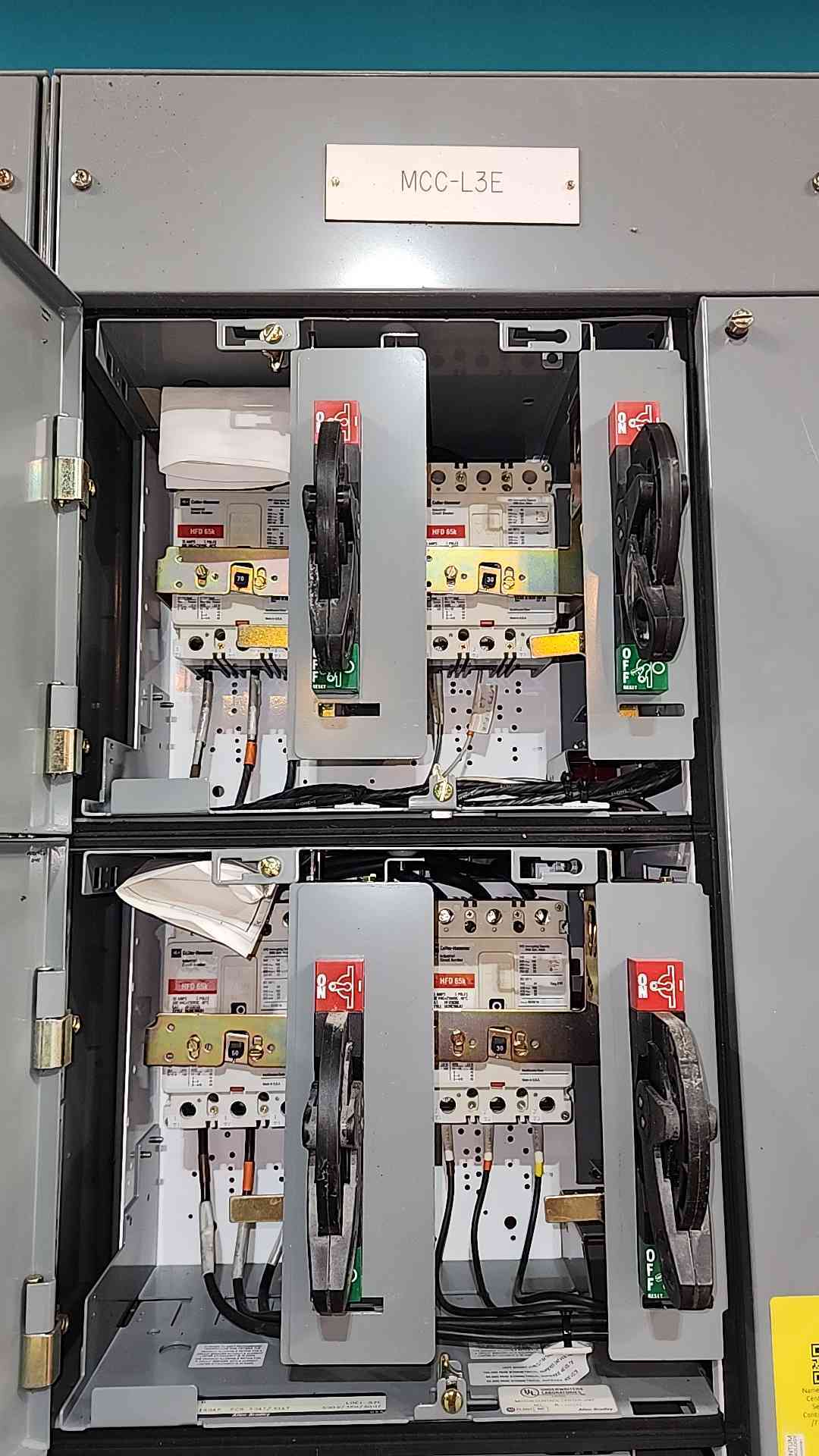Allen-Bradley Centerline 2100, motor control center, 800 Amp., 600 Volts, 3 phase, 3 section lineup, w/ - Image 9