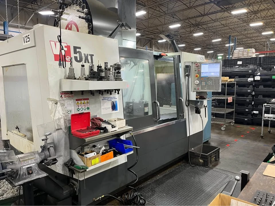 Haas #VF-5/50XT, 4-Axis CNC Vertical Machining Center, 60" X, 26" Y, 25" Z, 62" x 23" table, 30 HP, 7500 RPM - Image 2