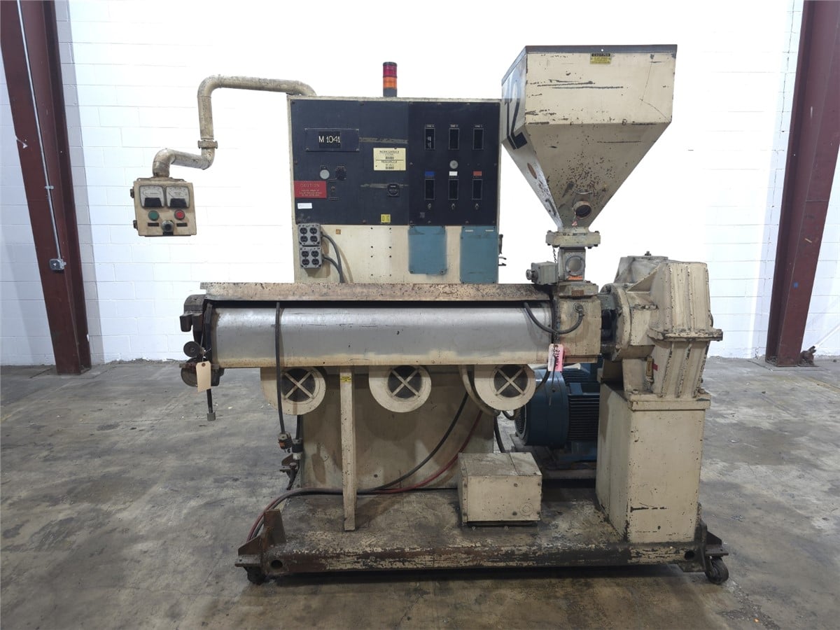 2.5" Davis Standard #DS-25PB-24, extruder, 24:1 L/D, 40 HP DC, air cooled, 3 barrel zones, Fuji VFD, 460 V. - Image 1
