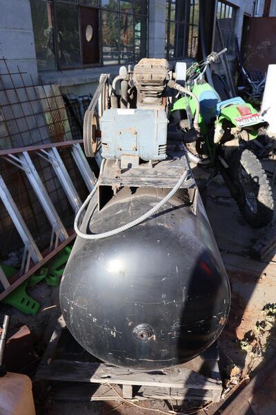 17.3 cfm, 175 psi, Ingersoll-Rand #242-5D-T30, reciprocating air compressor, 5 HP, 80 gallon, 230/460 V., 3 - Image 4