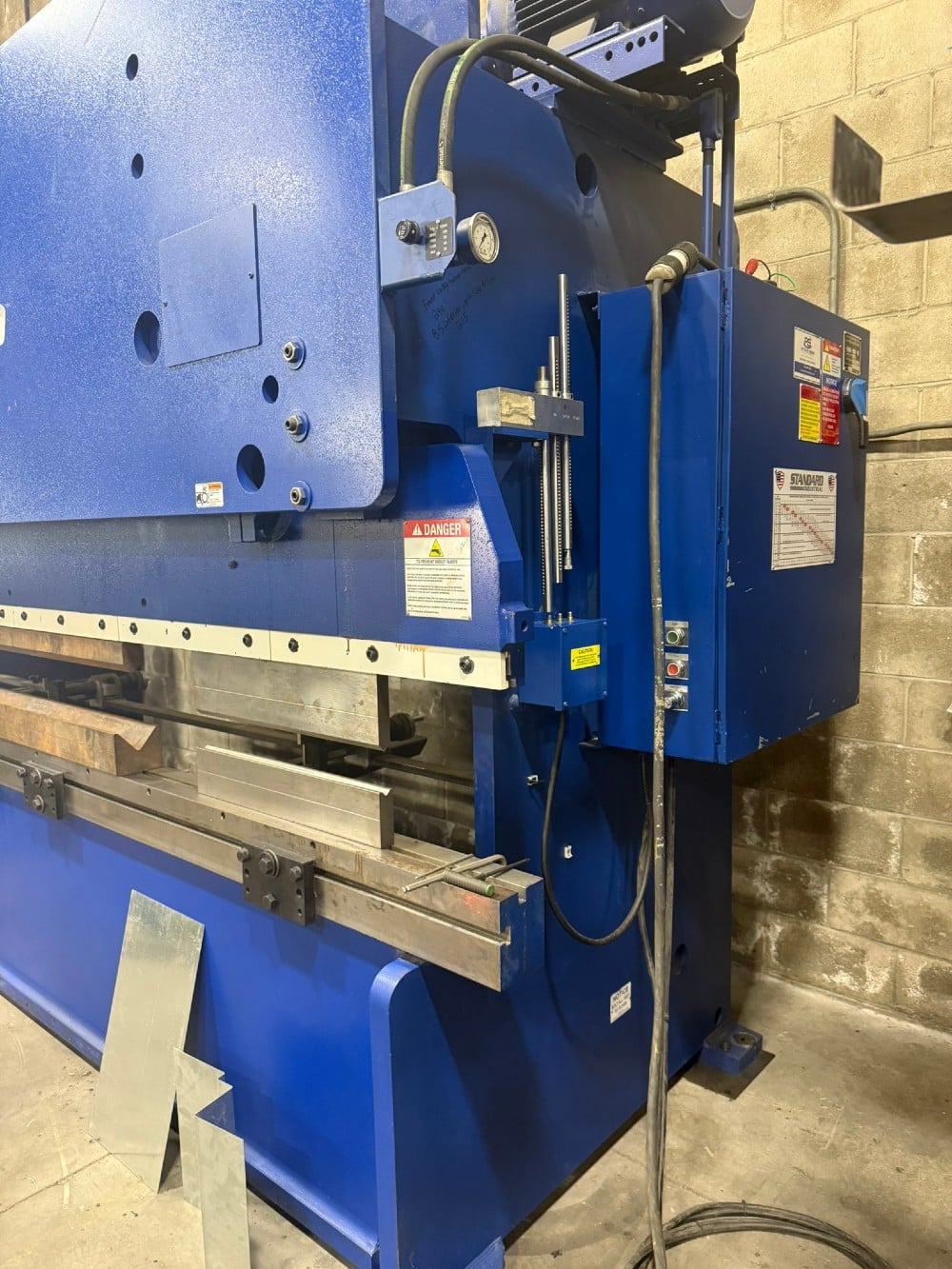 100 Ton, Standard Industrial #AB100-12, hydraulic press brake, 12' overall, 125" between housing, 6" stroke - Image 3