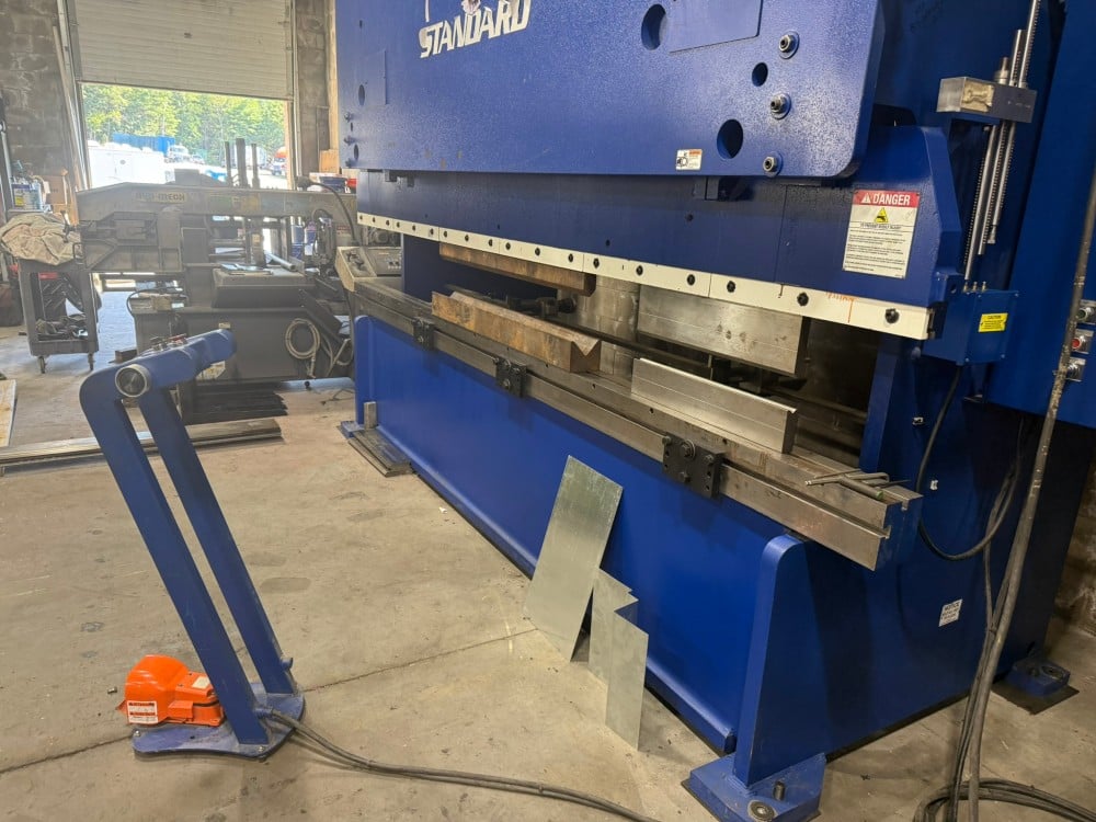 100 Ton, Standard Industrial #AB100-12, hydraulic press brake, 12' overall, 125" between housing, 6" stroke - Image 4