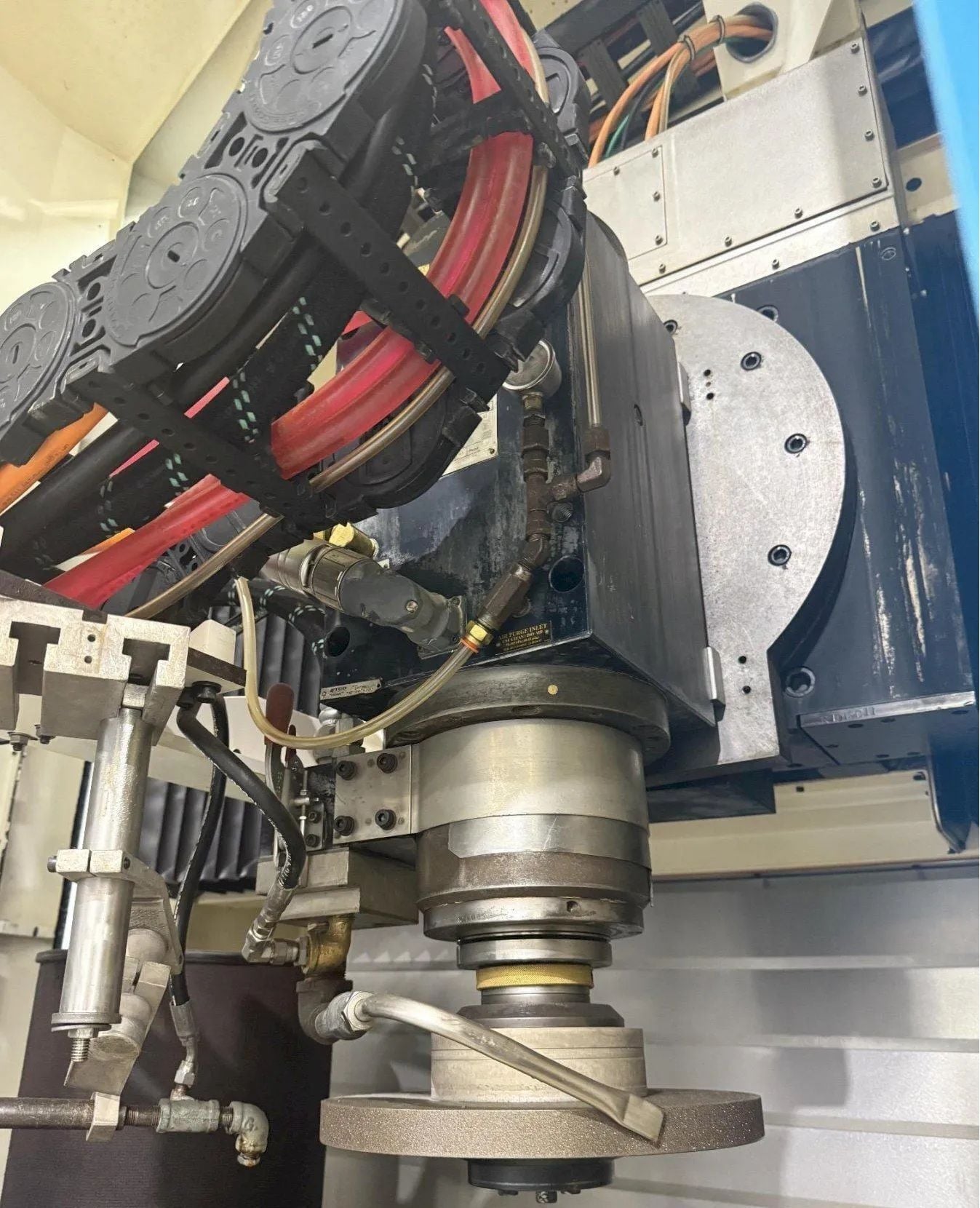 Campbell #750-36-36-36/42, CNC vertical grinder, Fanuc 31iA, coolant filtration unit, chiller, 2016 - Image 6