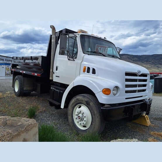 Sterling #L7501, Dump Truck, 330 HP CAT 3126 engine, 4x2 single axle, 95.5" x 12' dump bed, 169,881 km, 5,140 - Image 7