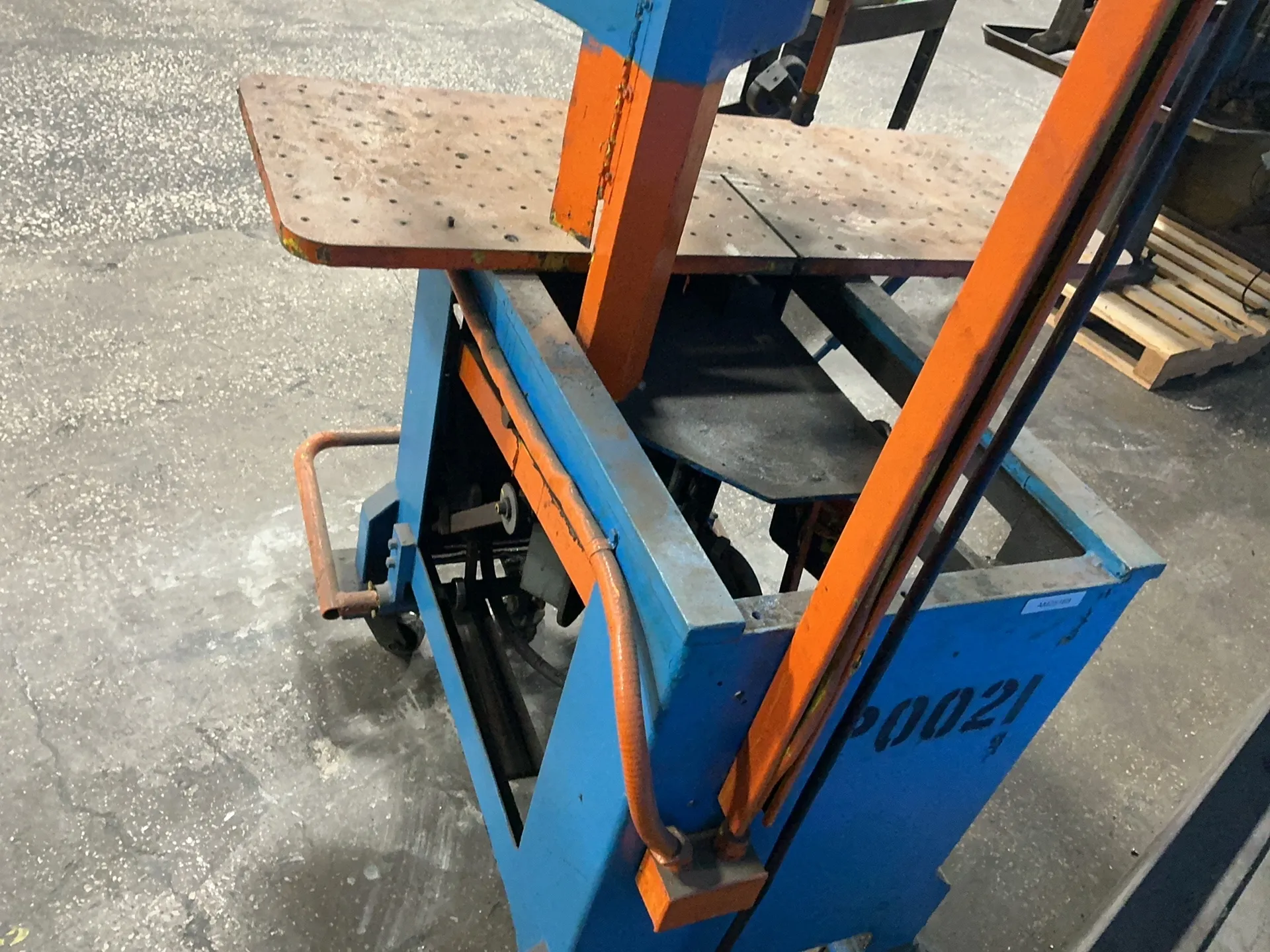 10" x 9" Roll-In Saw, vertical band saw, 18" x 48" table, 0.75 HP, 115/230 V., AS IS - Image 5
