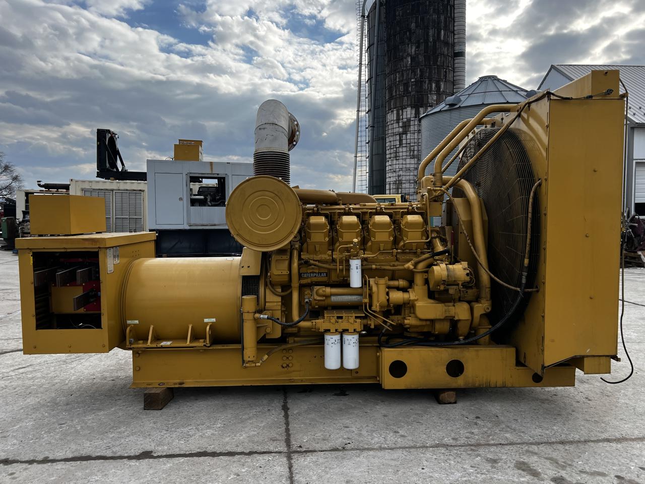 900 KW Caterpillar #SR-4, diesel generator set, 120/208 Volts, 3 phase, 1337 HP @ 1800 RPM, 3508-DITA engine - Image 5