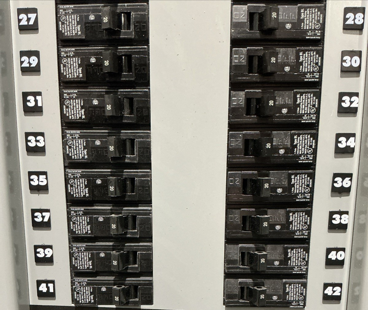 250 Amp. Siemens S1C42ML250CTS, MLO Panelboard, 208Y/120 Volts, 3 Phase, 4 Wire - Image 6
