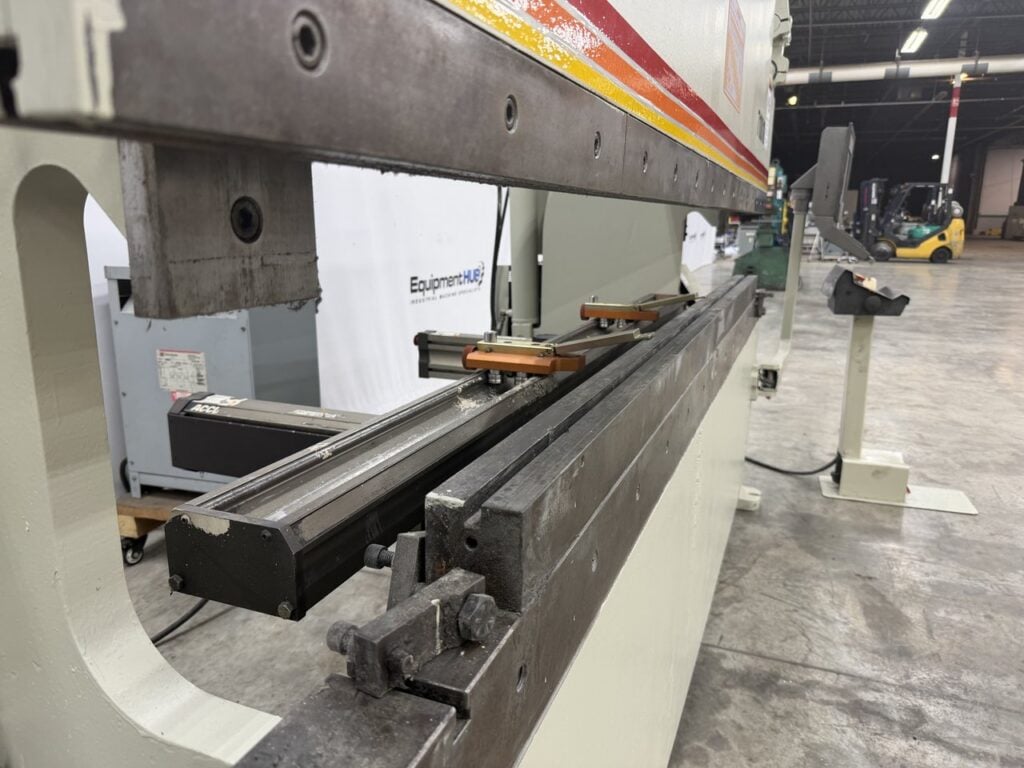 100 Ton, Accurpress #710010, 3-Axis CNC hydraulic press brake, 10' overall, 102" between housing, 8" stroke - Image 6
