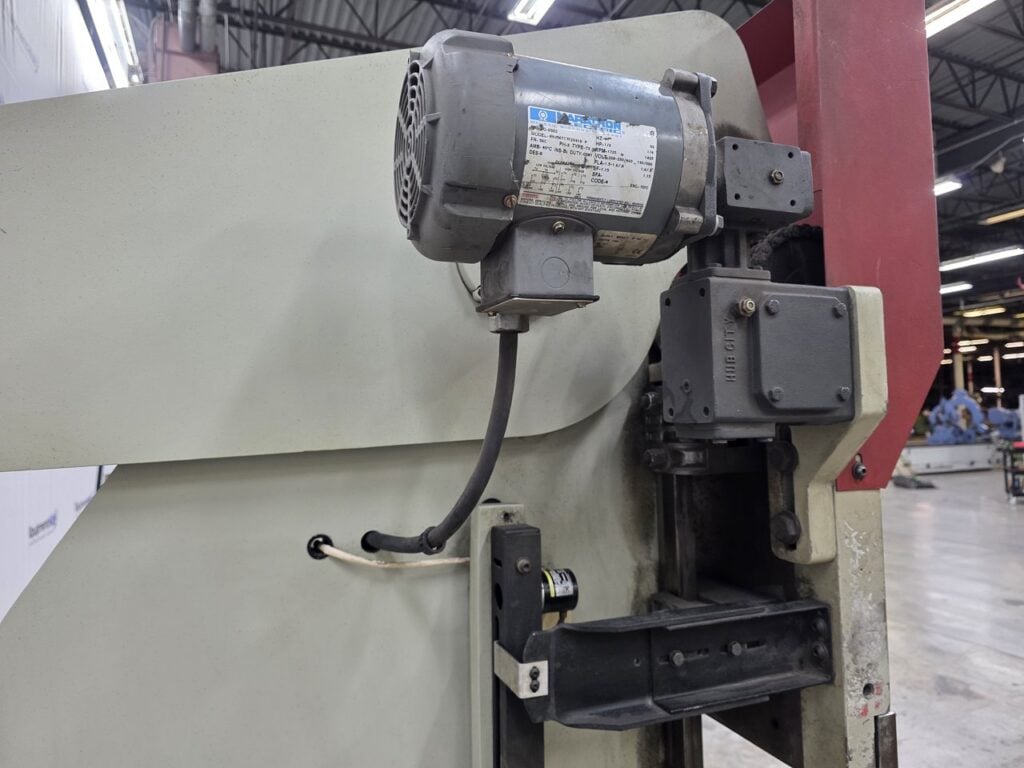 100 Ton, Accurpress #710010, 3-Axis CNC hydraulic press brake, 10' overall, 102" between housing, 8" stroke - Image 9