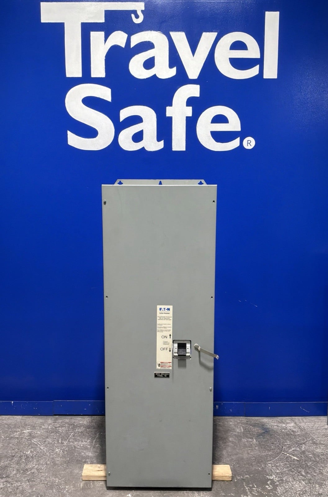1200 Amps, Eaton, enclosed circuit breaker, 600 Volts, NEMA 1 - Image 1