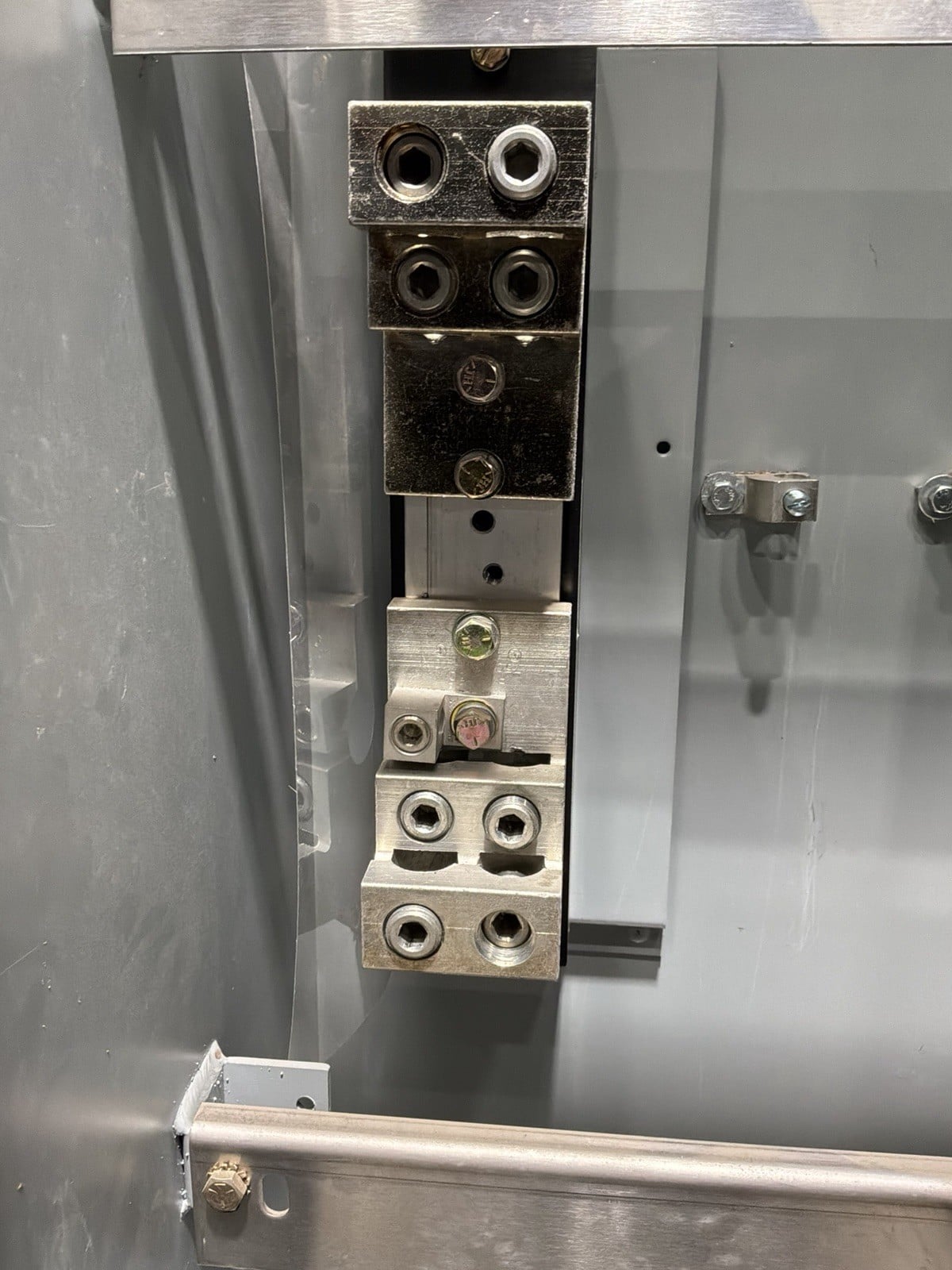 1200 Amps, Eaton, enclosed circuit breaker, 600 Volts, NEMA 1 - Image 5