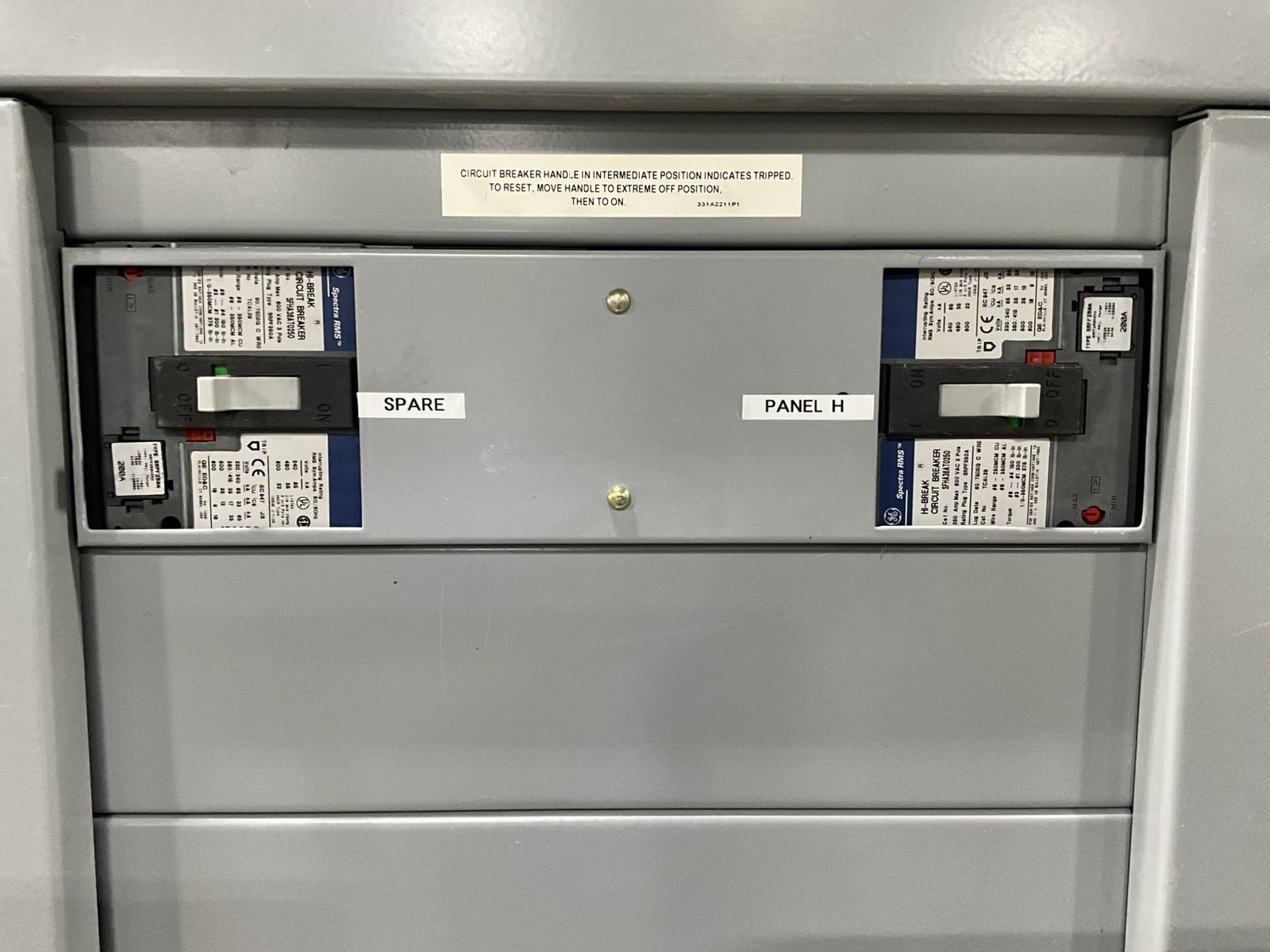600 Amp. General Electric 6770360B05, Panelboard, 480 Volts, 3 Phase, 4 Wire - Image 3