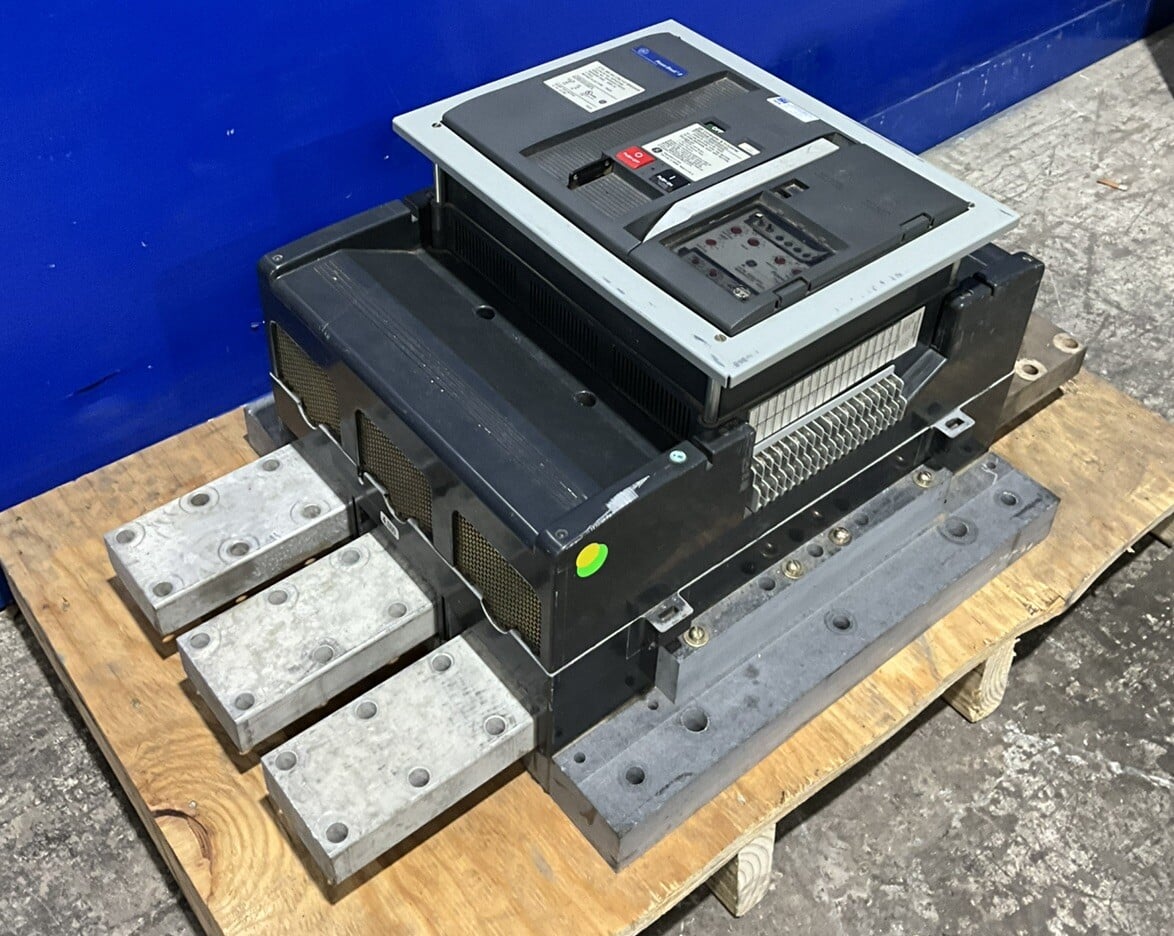 4000 Amps, General Electric #SSF40D440, Power Break II circuit breaker, 600 Volts - Image 4