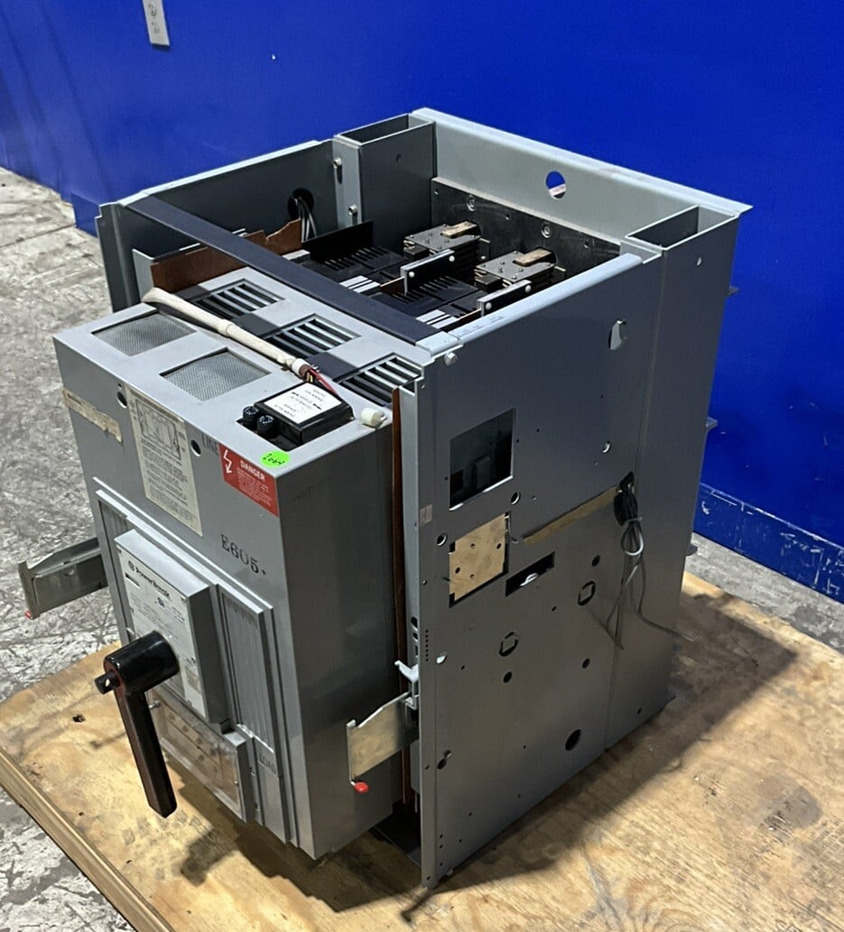 4000 Amps, General Electric #TCVVF9640E5C, Power Break main circuit breaker, 600 Volts - Image 3