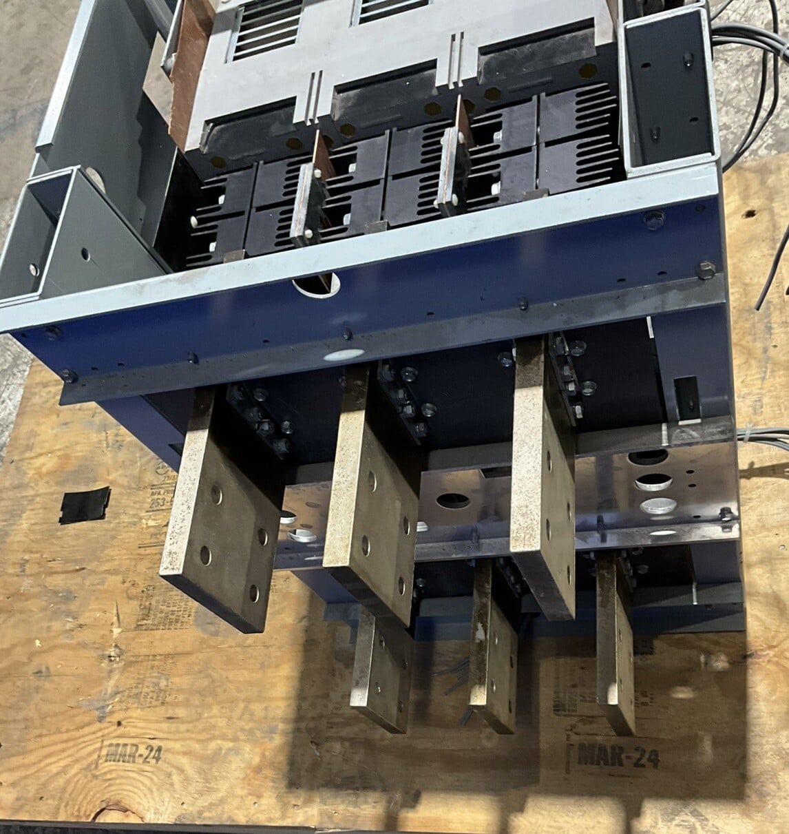 4000 Amps, General Electric #TCVVF9640E5C, Power Break main circuit breaker, 600 Volts - Image 7