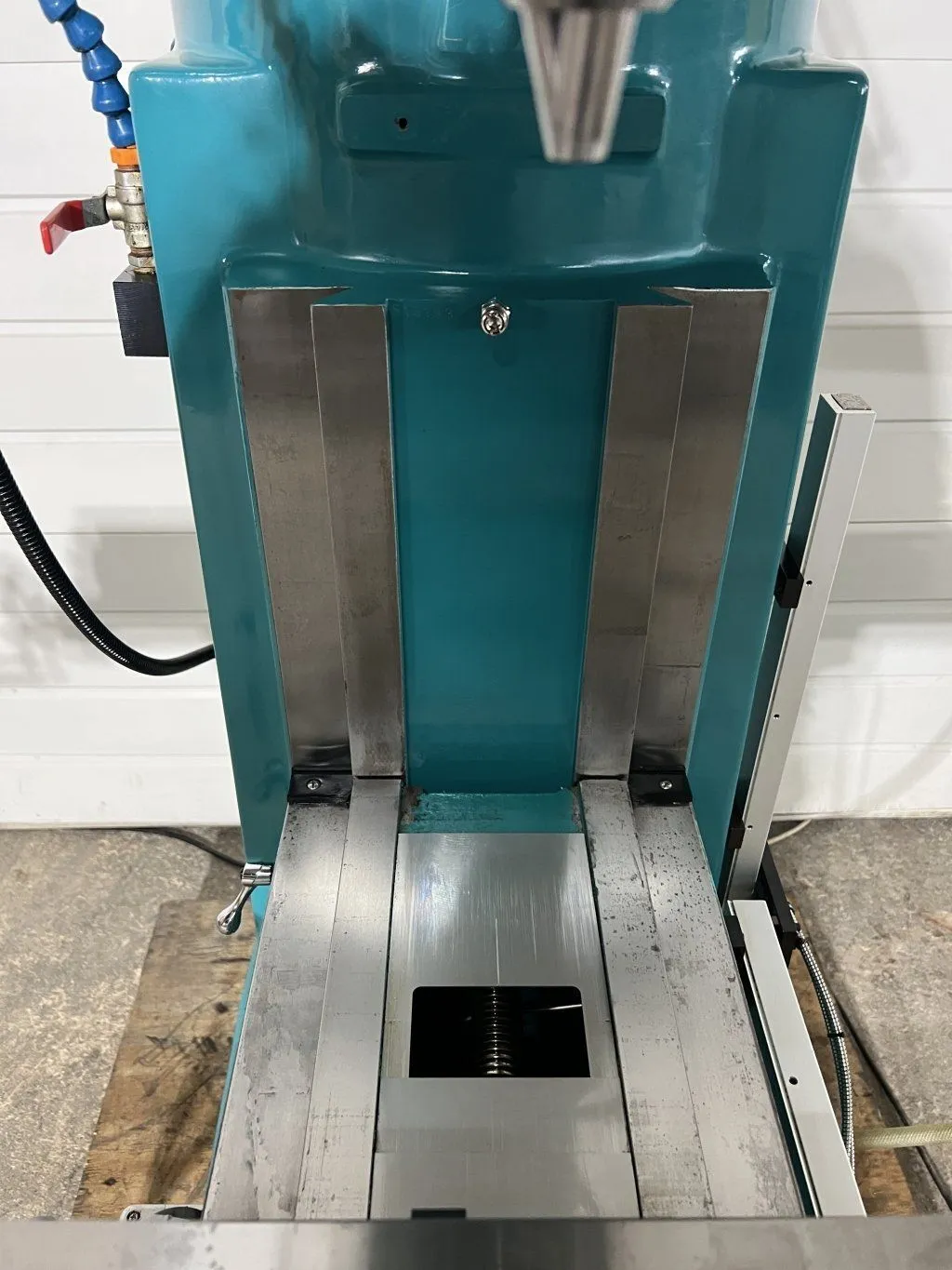 Clausing #2VS08, vertical knee mill, 9" x49" tbl., 38" X, 14" Y, 3 HP, 4350 RPM, digital read out, power - Image 2