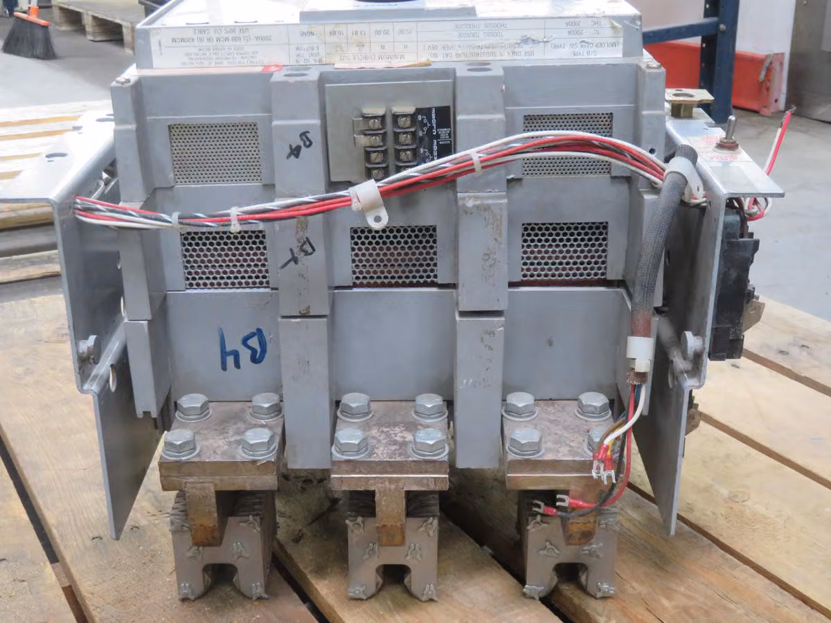 2,000 Amp, General Electric #TC2020SSZE1, circuit breaker, 120 VAC control, 6,000 Amp interrupting - Image 3