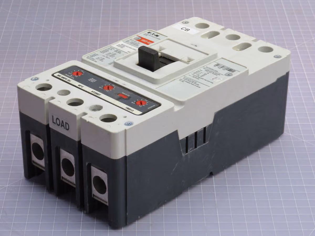 400 Amp, Westinghouse #HKD3400F, Circuit Breaker, 3 Pole, 65KAIC @480 Volts Interrupting - Image 2