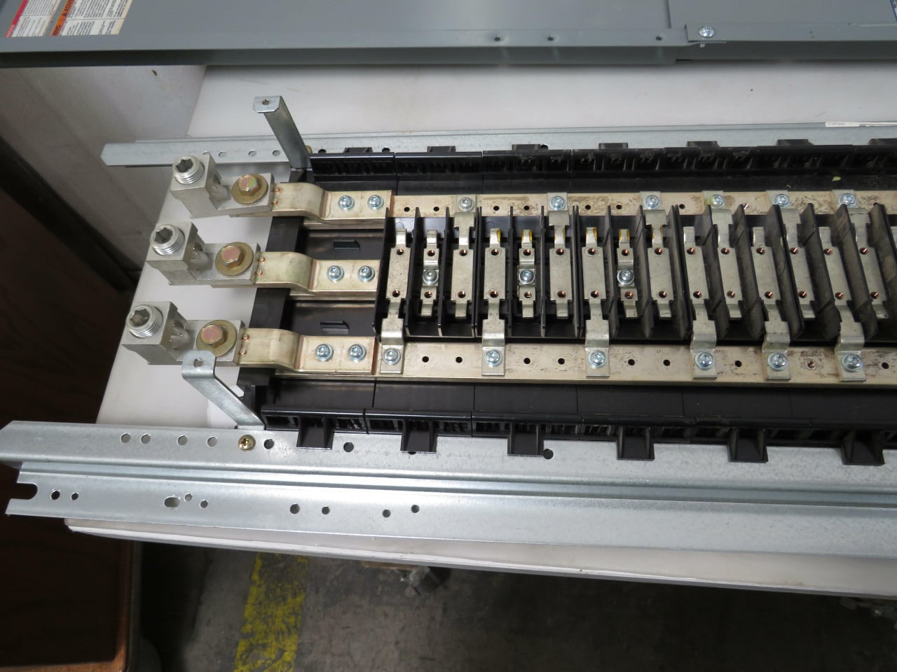 Square D 12199210030360001, E3 Series Nood Panelboard - Image 2