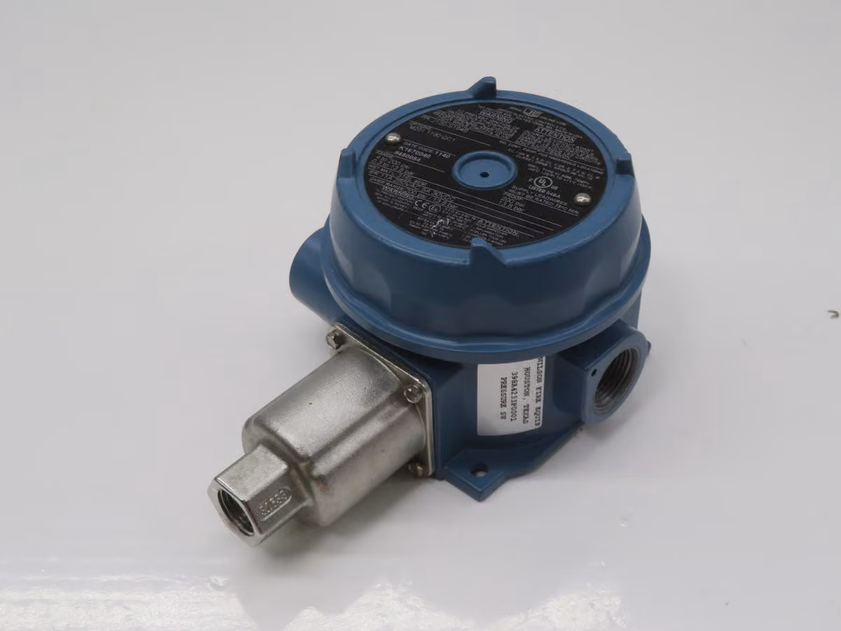 United Electric #J120-S164B, pressure switch (3 availab - Image 2