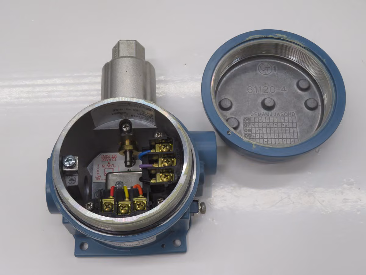 United Electric #J120-S164B, pressure switch (3 availab - Image 3