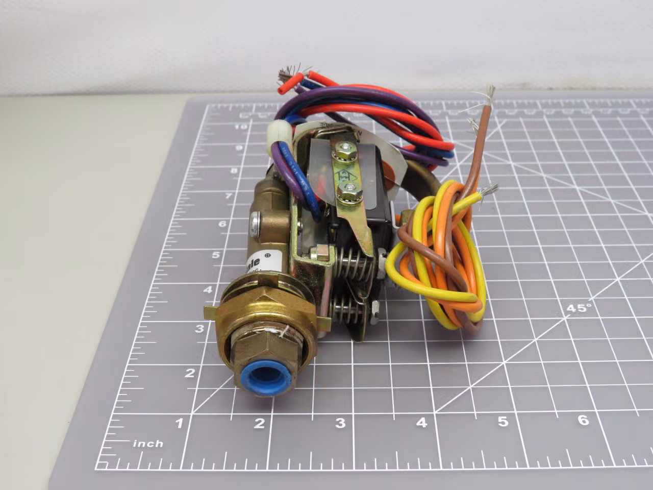 Barksdale #B2S-H48SS, pressure switch bourdon tu - Image 1